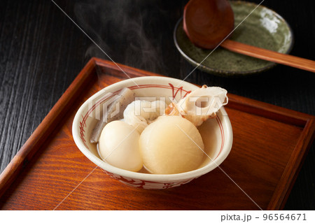 器に取り分けたおでん 器に取り分けたおでん 96564671