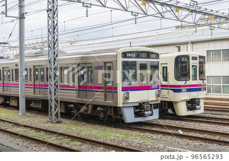 京王線　回送　高幡不動駅ホーム　高幡不動駅　新宿行き　京王八王子行き　各駅停車 96565293