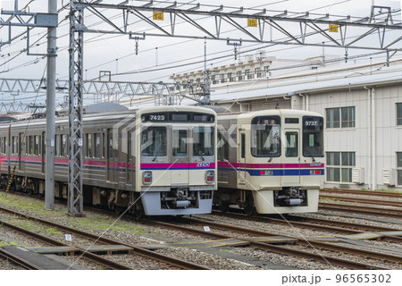 京王線　回送　高幡不動駅ホーム　高幡不動駅　新宿行き　京王八王子行き　各駅停車 96565302