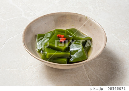 かんてんスイーツ　Cold sweet treats made with  agar 96566071