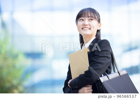 就活　女性のポートレート　撮影協力「LINK FOREST」 96566537