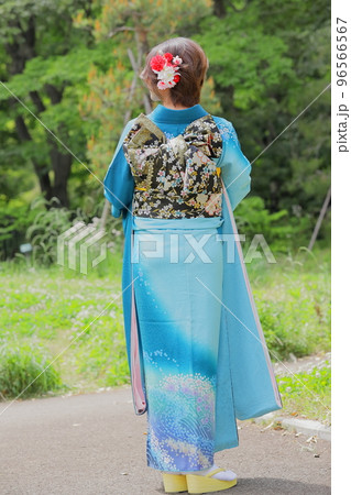 華やかで美しい振り袖の着物ファッションのポートレイト 華やかで美しい振り袖の着物ファッションのポートレイト 96566567