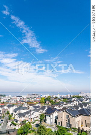 【神奈川県】秋晴れの横須賀の住宅街 【神奈川県】秋晴れの横須賀の住宅街 96567390