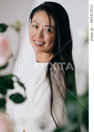ミドル女性・ビューティーイメージ 96567812