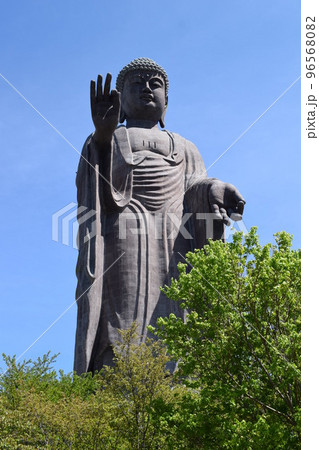 牛久大仏 世界最大のブロンズ立像の写真素材 [96568082] - PIXTA