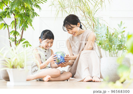 親子 地球 環境イメージ 親子 地球 環境イメージ 96568300