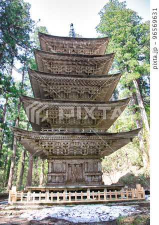 国宝　羽黒山五重塔 96569631