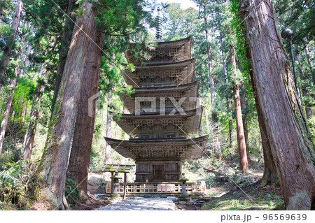 国宝 羽黒山五重塔 国宝 羽黒山五重塔 96569639