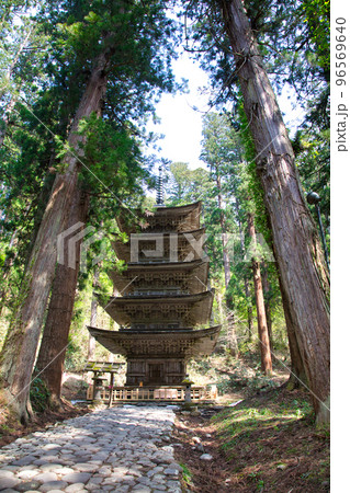 国宝　羽黒山五重塔 96569640