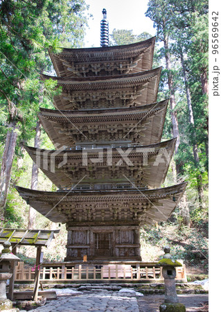 国宝　羽黒山五重塔 96569642