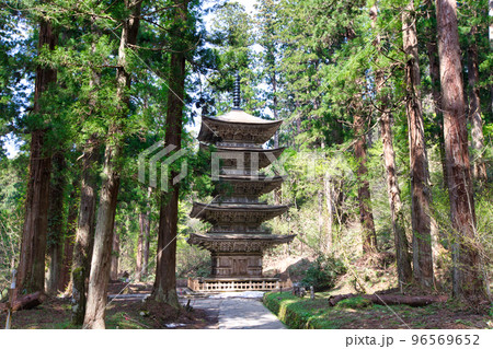 国宝　羽黒山五重塔 96569652