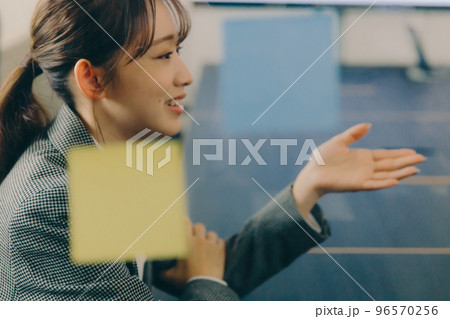 若いOLの写真 若いOLの写真 96570256