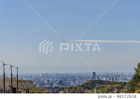 愛知県岡崎市上空を飛行するブルーインパルス 96572616