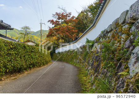 旧高野街道の街並み（大阪府河内長野市天見） 96572940