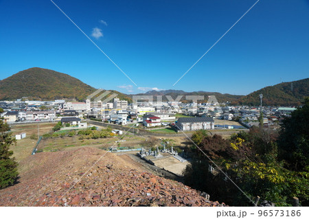 日本六古窯の一つ備前焼の里 伊部南大窯跡から見た伊部の街並み5 岡山県備前市 日本六古窯の一つ備前焼の里 伊部南大窯跡から見た伊部の街並み5 岡山県備前市 96573186