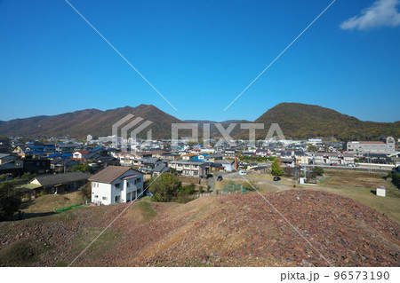 日本六古窯の一つ備前焼の里 伊部南大窯跡から見た伊部の街並み7 岡山県備前市 日本六古窯の一つ備前焼の里 伊部南大窯跡から見た伊部の街並み7 岡山県備前市 96573190