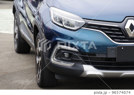 輸入車イメージ　ルノー キャプチャーのフロントマスク 96574074