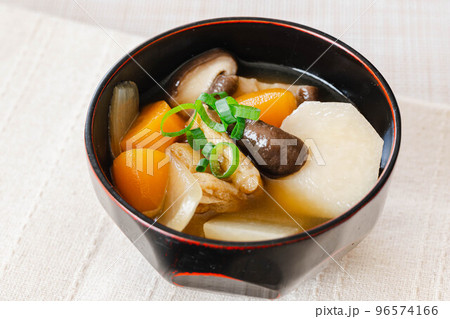 野菜の旨味たっぷりのけんちん汁 96574166