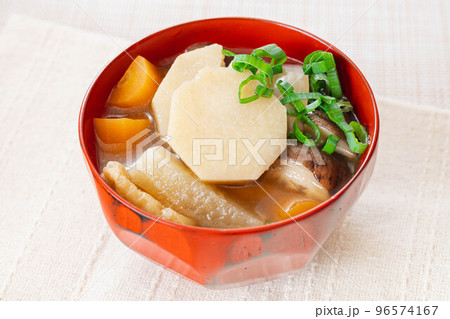 野菜の旨味たっぷりのけんちん汁 野菜の旨味たっぷりのけんちん汁 96574167