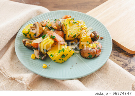 定番料理 ジャーマンポテト 定番料理 ジャーマンポテト 96574347