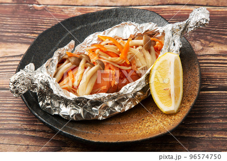 鮭のホイル包み焼き 96574750