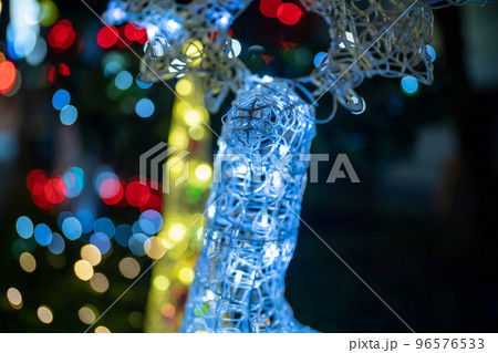 光の芸術　12月のクリスマスイメージ 96576533
