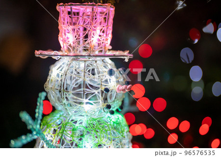 光の芸術　12月のクリスマスイメージ 96576535