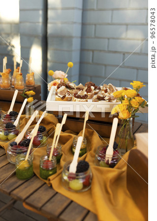 Backyard barbeque party at summer, elegant decoration, luxury catering Backyard barbeque party at summer, elegant decoration, luxury catering 96578043