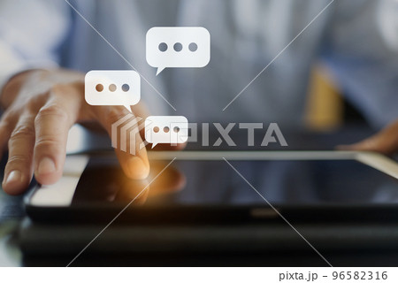 SMSメッセージの吹き出し SNS SMS Social media speech bubble SMSメッセージの吹き出し SNS SMS Social media speech bubble 96582316