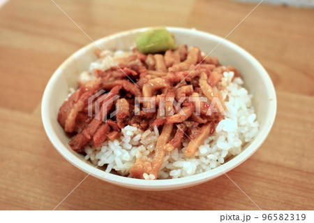 魯肉飯ルーロウファン台湾グルメ Lu Rou Fan Taiwanese Braised pork 魯肉飯ルーロウファン台湾グルメ Lu Rou Fan Taiwanese Braised pork 96582319