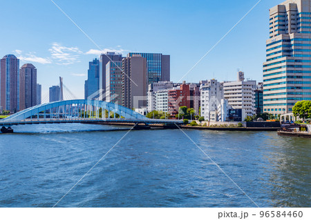 【東京の都市風景】隅田川大橋からの眺望 96584460