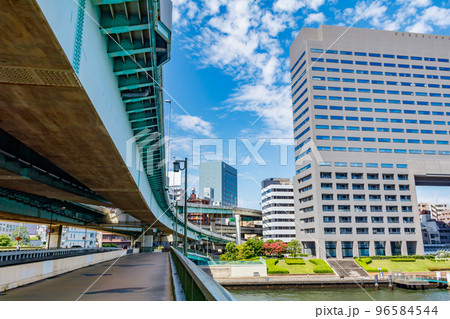 【東京の都市風景】隅田川大橋からの眺望 96584544