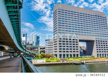 【東京の都市風景】隅田川大橋からの眺望 96584552