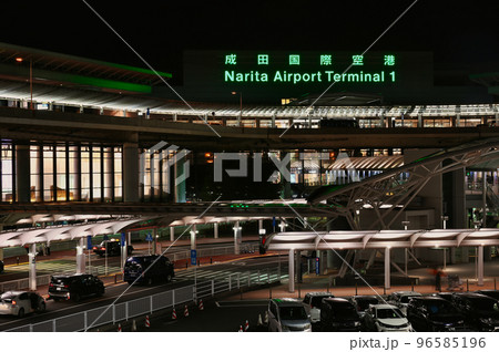 千葉県　夜の成田空港第一ターミナル 96585196