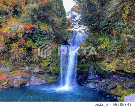 秋の慈恩の滝 96586343