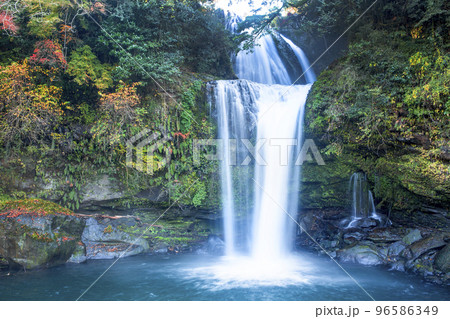 秋の慈恩の滝 96586349