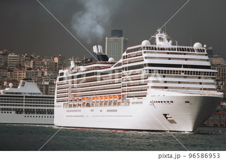 a large sea passenger liner departs from the shore for a trip. 96586953