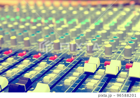 mixing console 96588201