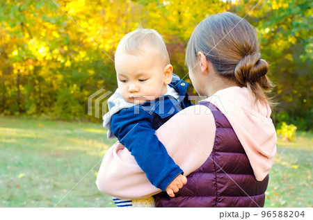mother and baby 96588204