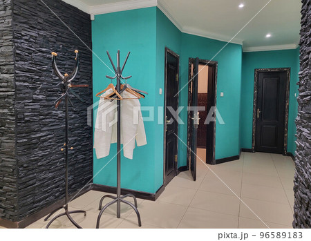 Interior of the corridor hall, apartment building. 96589183