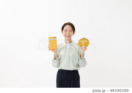 財布　電卓　女性　白バック 96590389