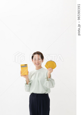 財布　電卓　女性　白バック 96590391