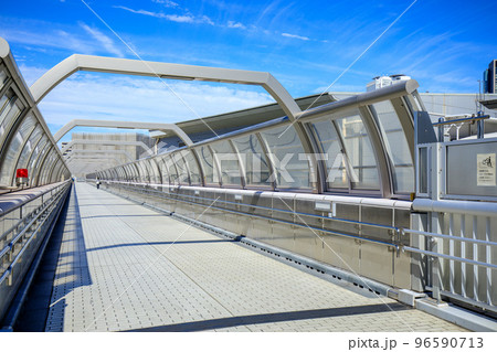 名古屋市　ささしまライブ駅の連絡橋 96590713