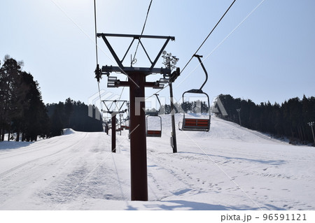スキー場 リフト 雪景色 スキー場 リフト 雪景色 96591121