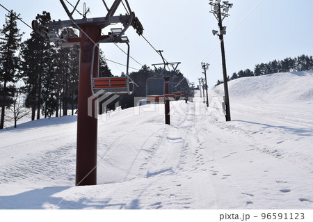 スキー場 リフト 雪景色 スキー場 リフト 雪景色 96591123