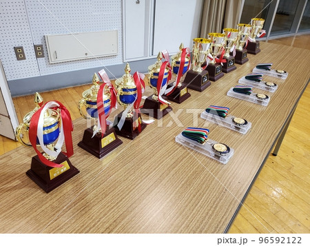 トロフィー 96592122