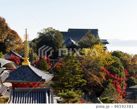 紅葉が美しい信貴山朝護孫子寺の風景 紅葉が美しい信貴山朝護孫子寺の風景 96592381