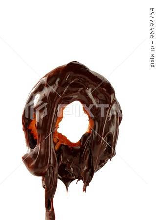 溶けたチョコがかかったオールドファッションドーナツ 96592754
