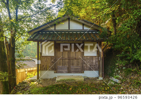 流谷八幡神社 境内（大阪府河内長野市天見） 96593426