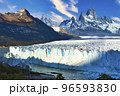 ペリトモレノ氷河とフィッツロイ山合成写真 96593830